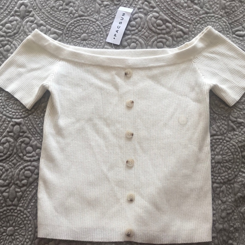 Off the shoulder, cream button down crop top